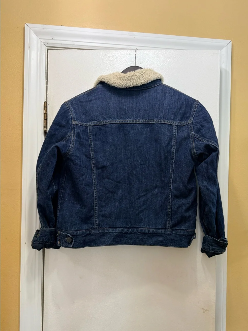 Vintage GAP Denim Sherpa-Lined Jacket in Dark Blue and Cream! EUC